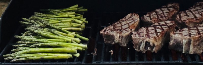 steak and asparagus on the grill